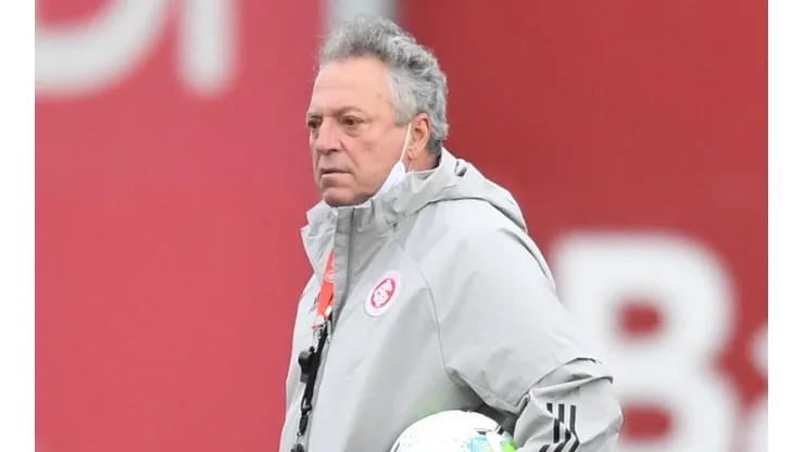 Interferência de Medeiros decreta futuro de Abel Braga no Inter