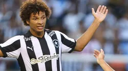 Imbróglio entre Arão e Botafogo segue e volante vê valor de disputa judicial praticamente dobrar de valor