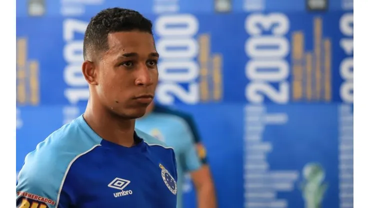 Michel e mais dois voltam ao Cruzeiro e dependem do aval de Felipão para continuar no Cruzeiro