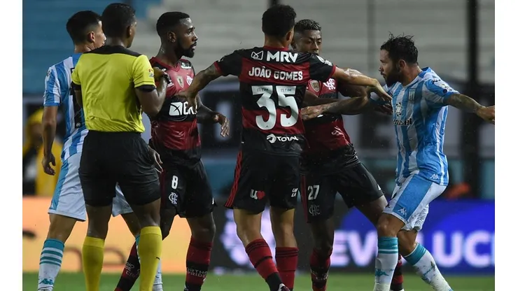 Flamengo x Racing se enfrentam neste momento, em jogo que define uma vaga nas quartas de final da Libertadores.