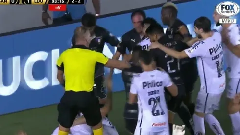 Briga generalizada marcou confronto decisivo entre Santos x LDU