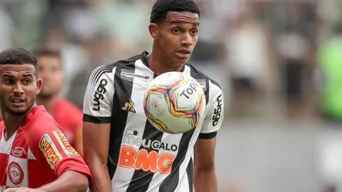 Dylan cumpriu suspensão na última rodada – Foto: Bruno Cantini/Atlético.