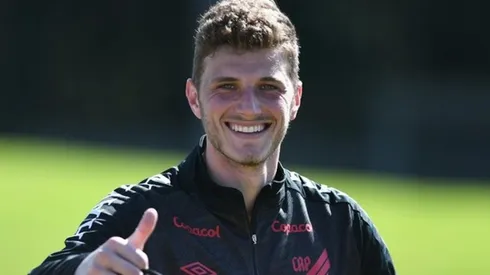 Bento vira única opção no gol. Divulgação/Athletico