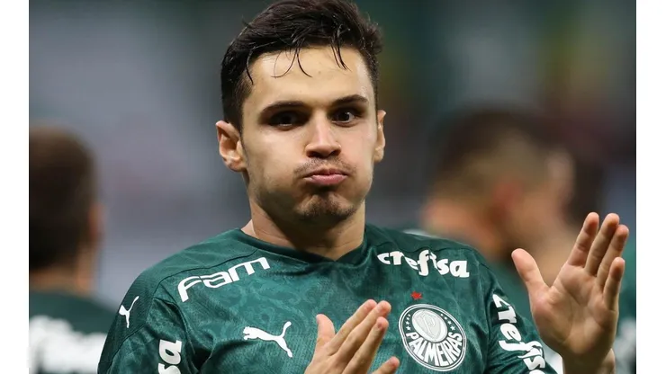 Veiga acabou levando um lindo drible. Cesar Greco/Palmeiras