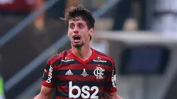 Rodrigo Caio é o grande destaque da defesa rubro-negra — Foto: Getty Images