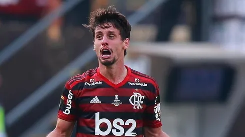 Rodrigo Caio é o grande destaque da defesa rubro-negra — Foto: Getty Images