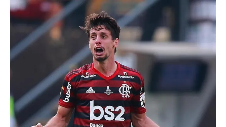 Rodrigo Caio é o grande destaque da defesa rubro-negra — Foto: Getty Images