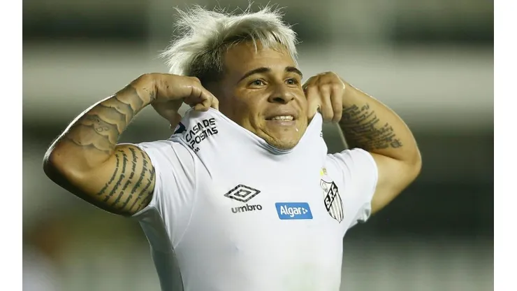 Cuca pode colocar Soteldo improvisado no meio contra a LDU