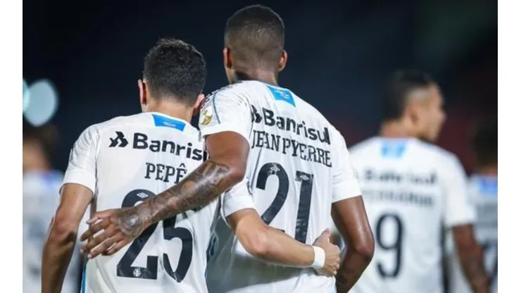 Renato volta no tempo e admite: "Infelizmente não tinha um desse na minha época"; boa fase do Grêmio eleva confiança dos guris
