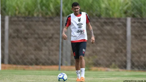 Destaque no Guarani, Walber vira pauta no Athletico