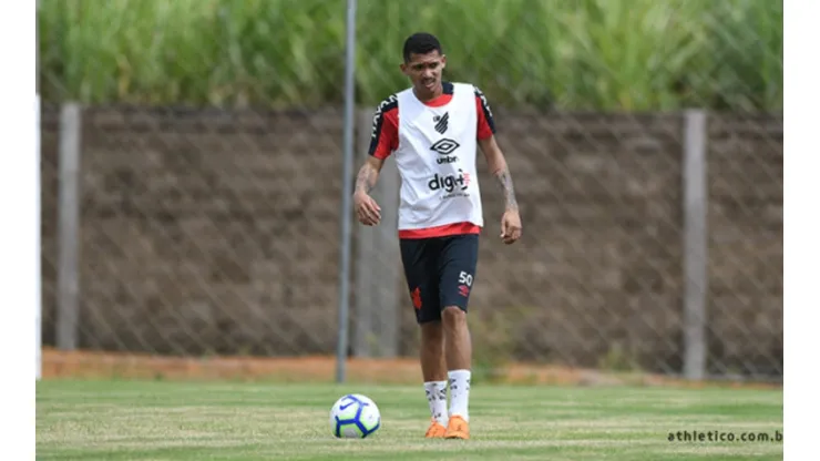 Destaque no Guarani, Walber vira pauta no Athletico