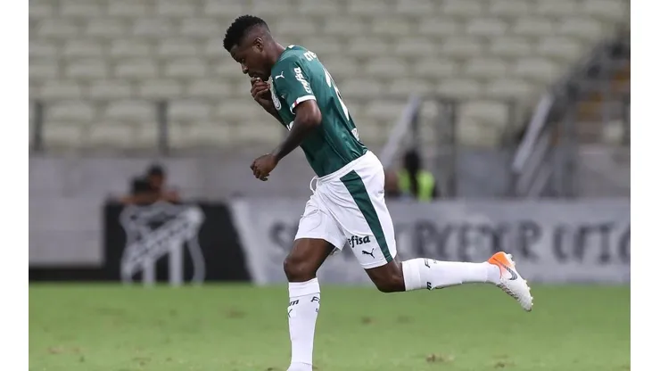 Velloso comemora rescisão de contrato de Ramires com o Palmeiras
