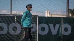 Rodrigo Santana arma estratégia para afastar a crise que assombra o Couto Pereira