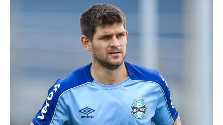 Maicon ficará no banco. Lucas Uebel / Grêmio/Divulgação