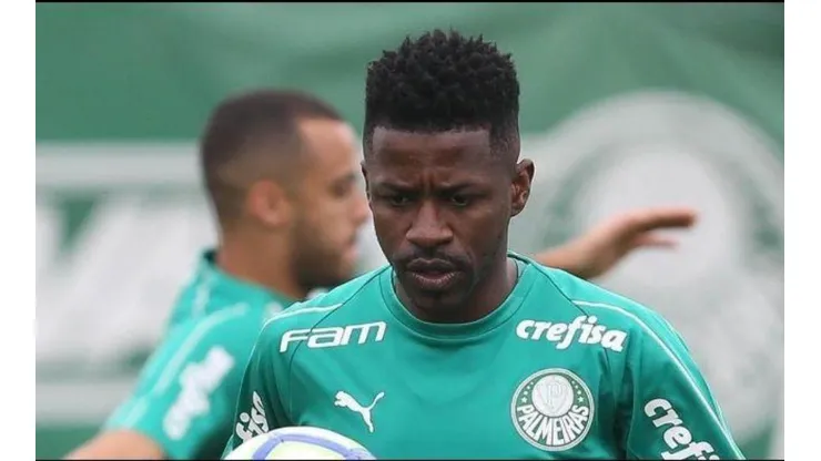Palmeiras atende torcida e rescinde com Ramires