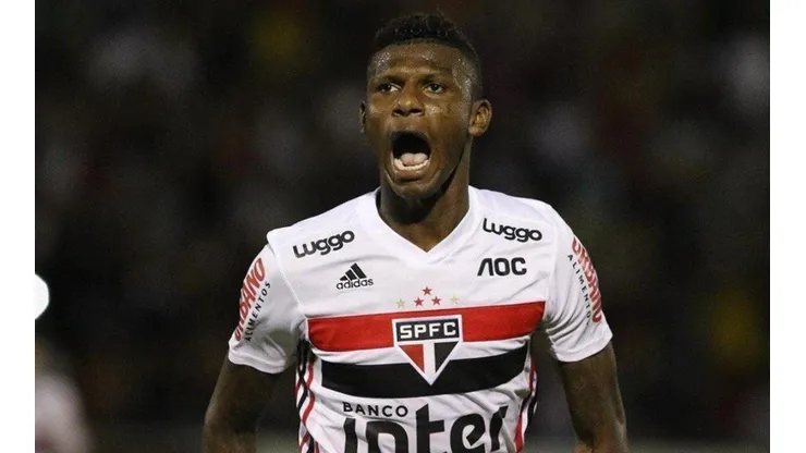 Arboleda não vem sendo aproveitado - Foto: Rubens Chiri/São Paulo FC.