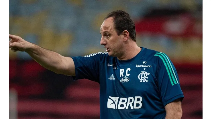 Ceni trabalha para fazer sucesso no Mais Querido — Foto: Alexandre Vidal / Flamengo