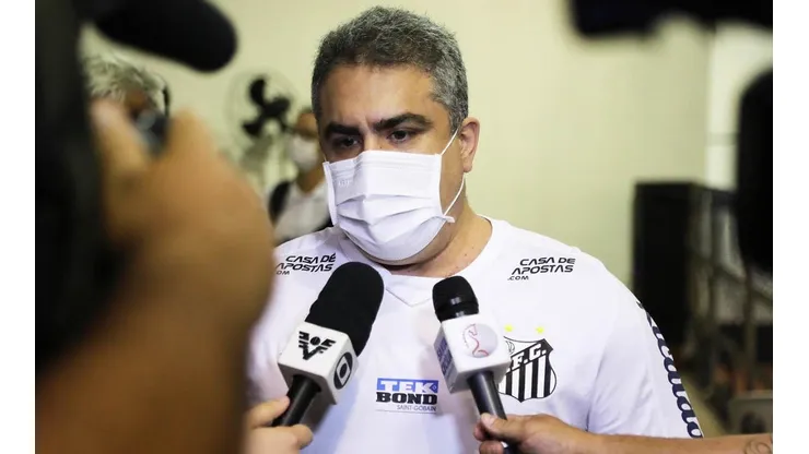 Rollo segue trabalhando nos bastidores — Foto: Pedro Ernesto Guerra Azevedo/Santos FC