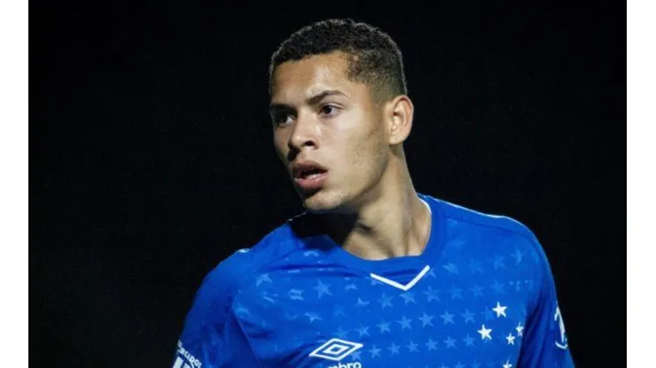 Patrick Brey vai mal e Matheus Pereira retorna à lateral esquerda