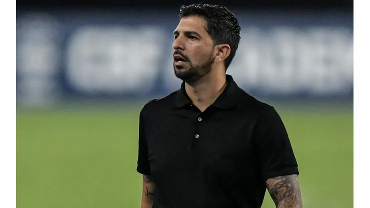 Emiliano Díaz evita dar desculpas e crê em melhora do Botafogo
