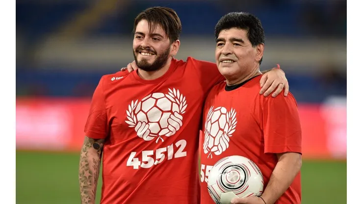 Filho de Diego Maradona não pôde comparecer ao velório do pai.