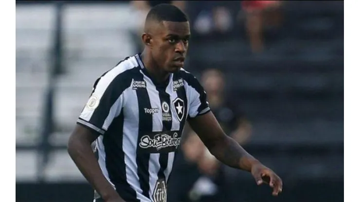 “Foi ridículo, não conseguimos trocar três passes”: Benevenuto declara falta de coragem na derrota do Botafogo