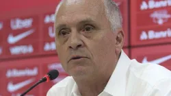 Medeiros quebra o protocolo e é criticado por declaração após morte de Maradona