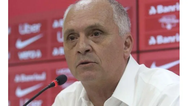 Medeiros quebra o protocolo e é criticado por declaração após morte de Maradona
