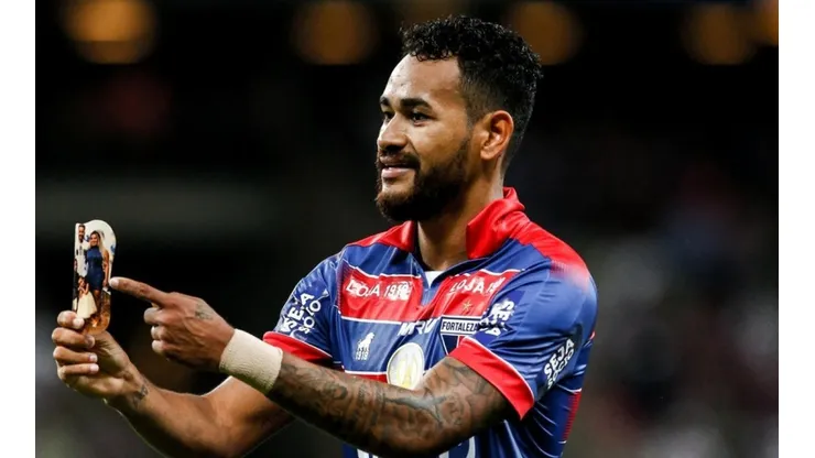 Fortaleza pode perder zagueiro Jackson para o futebol da Tailândia