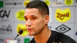 Thiago Neves durante apresentação no Leão — Foto: Anderson Stevens/Sport Club do Recife