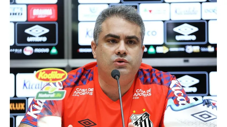 Rollo durante coletiva — Foto: Pedro Ernesto Guerra Azevedo/Santos FC