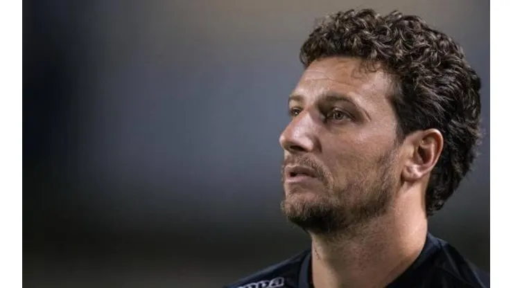 Elano é fator determinante para lateral do Santos negar transferência
