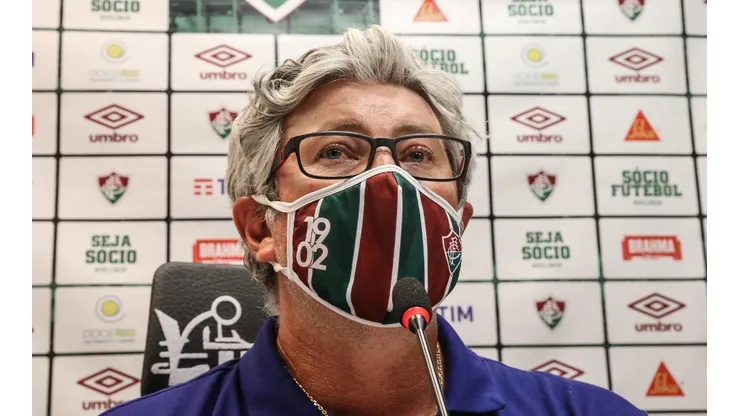 Meio-campista testa positivo para o Coronavírus e Odair quebra a cabeça para montar time do Fluminense