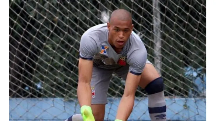Com Lucão no gol e 3 zagueiros, Vasco está encaminhado para pegar o São Paulo