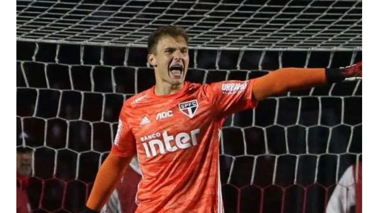 Lucas Perri volta aos treinamentos. Rubens Chiri / saopaulofc.net / Divulgação