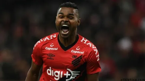 Nikão vibra com resultados positivo. Divulgação/Athletico