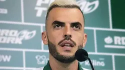 Torcida fica na bronca com reserva de Rhodolfo e cobra explicações