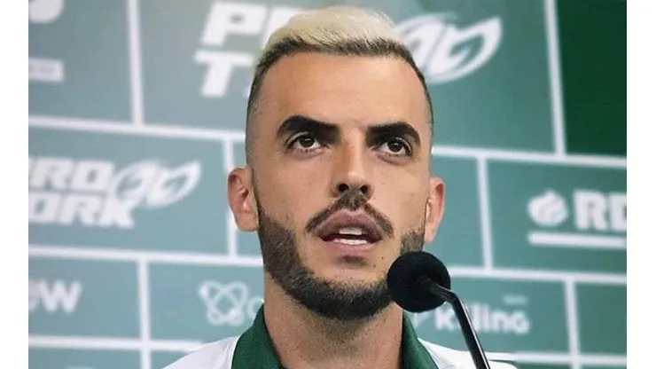 Torcida fica na bronca com reserva de Rhodolfo e cobra explicações