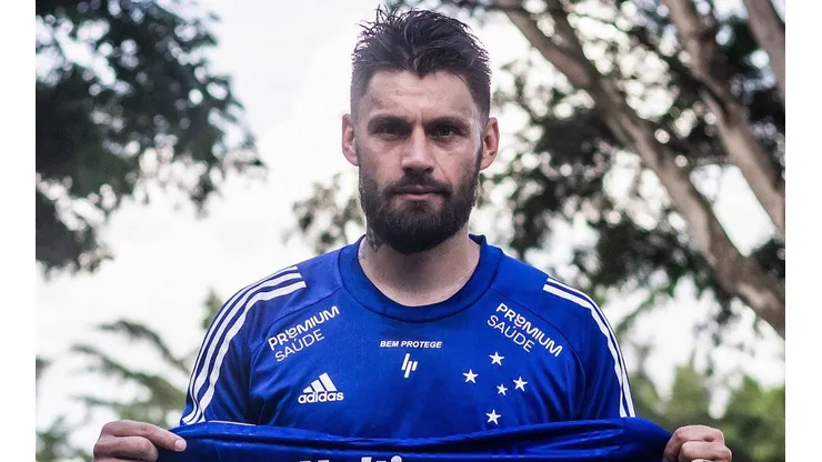 Com Sóbis na linha de ataque, Felipão define time do Cruzeiro