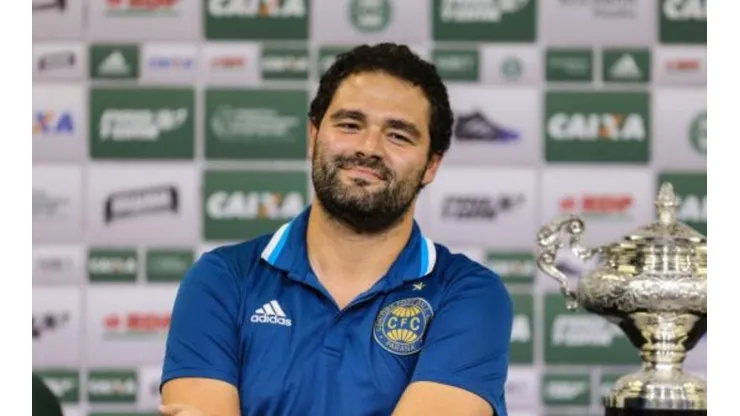 Após volta de Muniz para o Flamengo, Samir Namur não perde tempo e contrata atacante colombiano