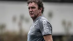 Cuca durante treino no Alvinegro Praiano — Foto: Ivan Storti/Santos FC