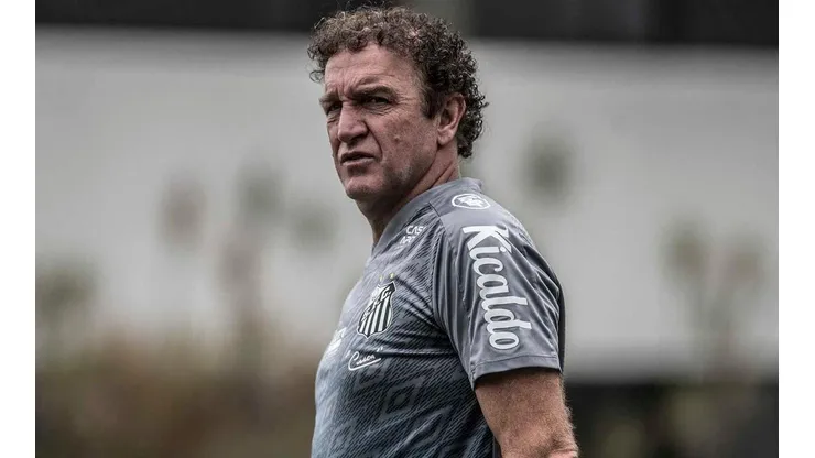 Cuca durante treino no Alvinegro Praiano — Foto: Ivan Storti/Santos FC