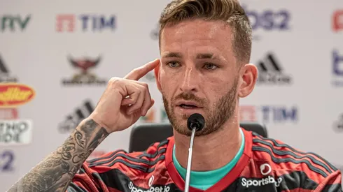 Com Léo Pereira mal, zagueiro colombiano ganha força no Flamengo