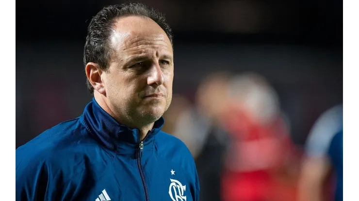 Meio-campista busca rescisão contratual para voltar ao Flamengo; Ceni gosta