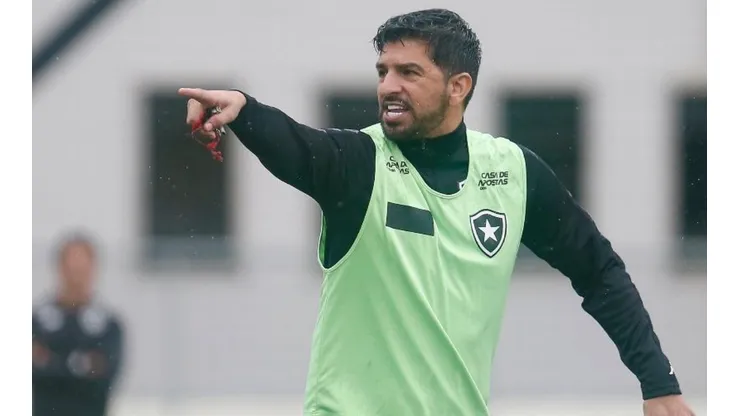 “Chegamos há uma semana, vai haver mudanças”; Emiliano Díaz afirma confiança no Botafogo