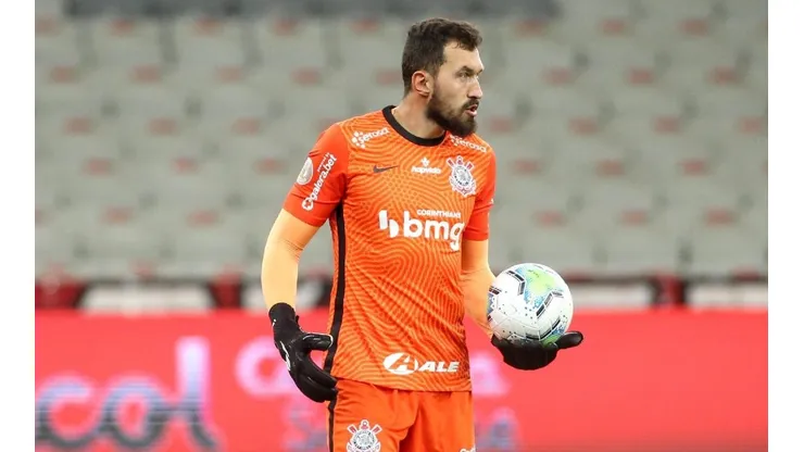 Torcida vai no embalo do aniversário de Walter e implora por titularidade no Timão