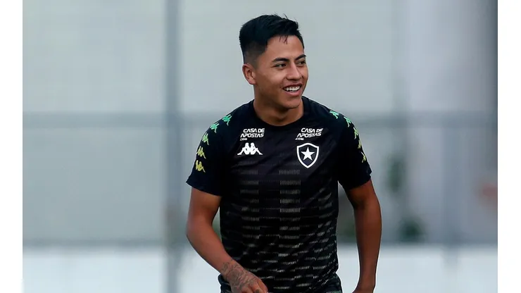 Lecaros fica próximo de retorno. Vitor Silva/Botafogo