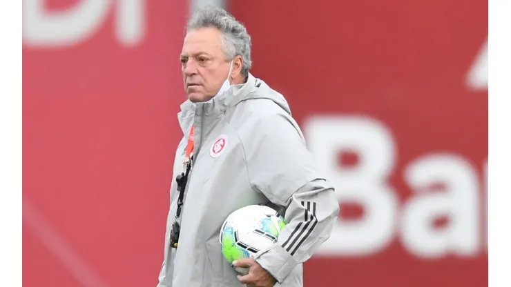 "Não tem tática e nem estratégia"; declaração de Abel em coletiva irrita colorados