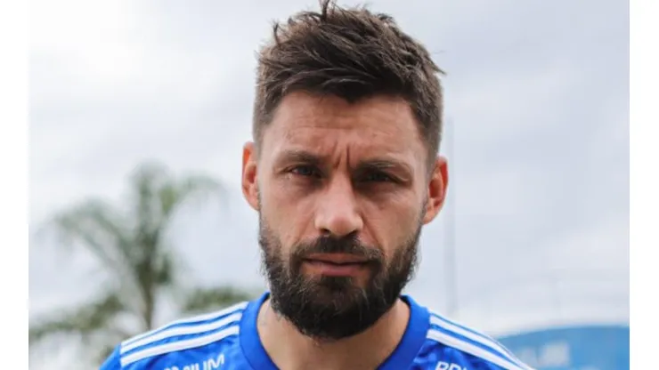 Com chegada de Sobis, atacante pouco utilizado por Felipão acerta com o Atlético-GO