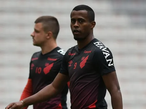 Carlos Eduardo vira baixa e jovem ganha sequência no Athletico